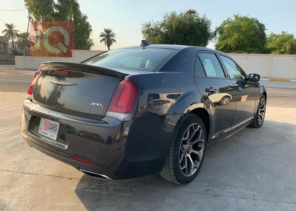 کرایسلەر 300